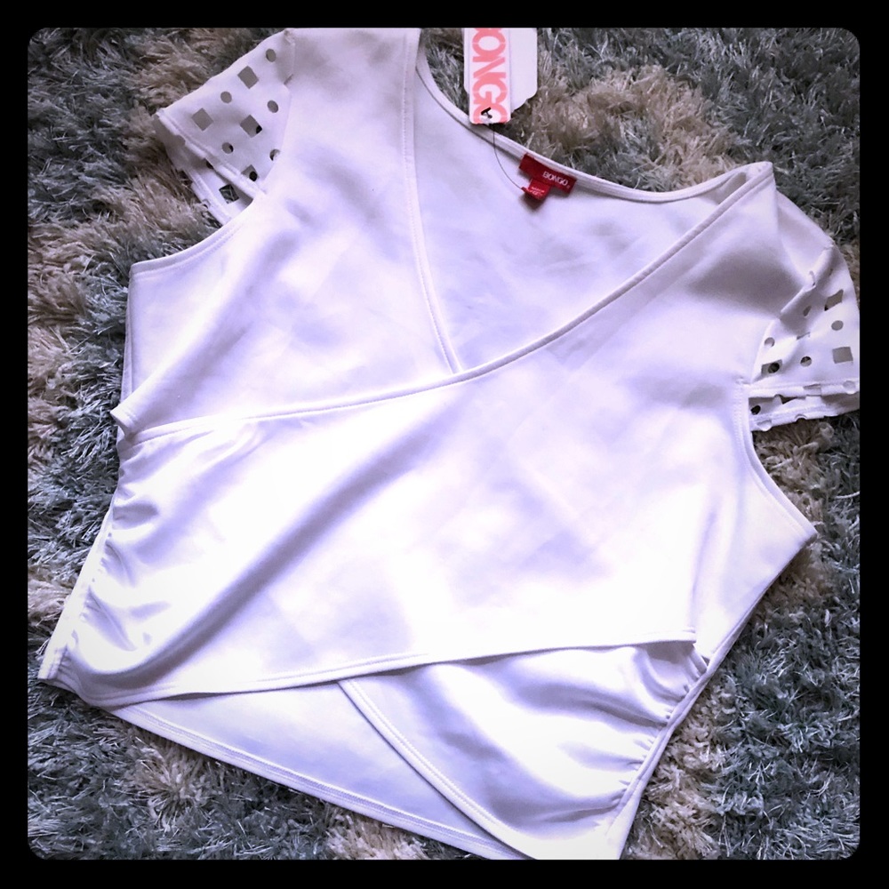 Brand new w/tags BONGO swoop v neck crop top